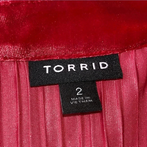 Torrid 2 Red Velvet Goddess Tank Plus 2X 18W 20W High Neck Top Pleated Regency - Picture 8 of 10